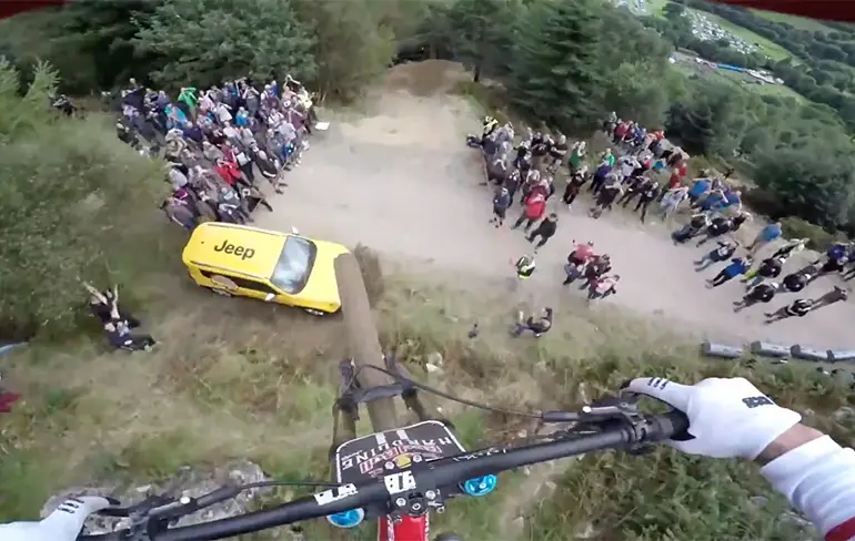 GoPro beelden van mountainbiker op de Red Bull Hardline Trail