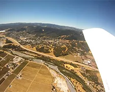 GoPro camera valt uit vliegtuig in varkensstal