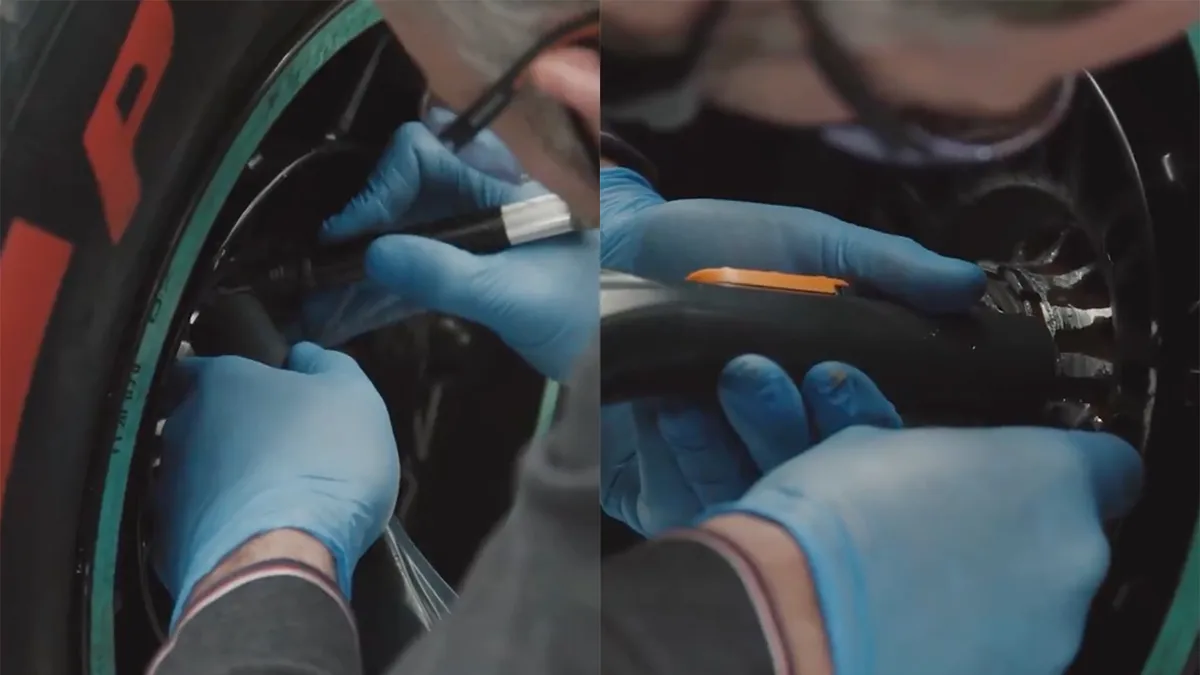 He he, eindelijk heeft Mercedes het wiel van Bottas los