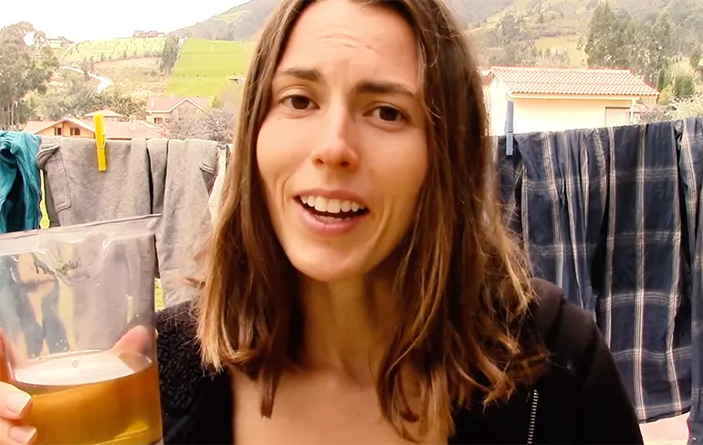 Health Freak Rain Florence heeft baat bij urine therapie!