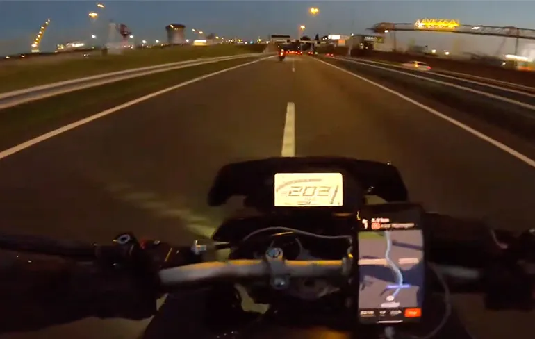 Hele snelle motorrijders reden ook 250 km/u door de Beneluxtunnel