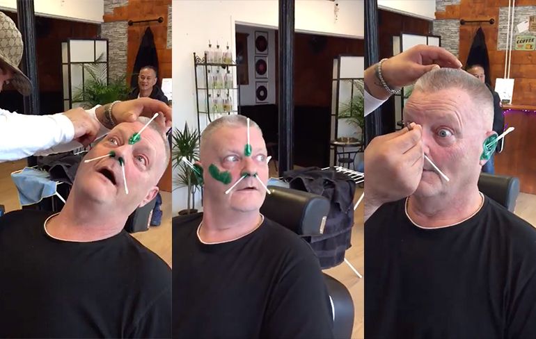 Henkie gaat voor de schoonheidsbehandeling in een Barbershop