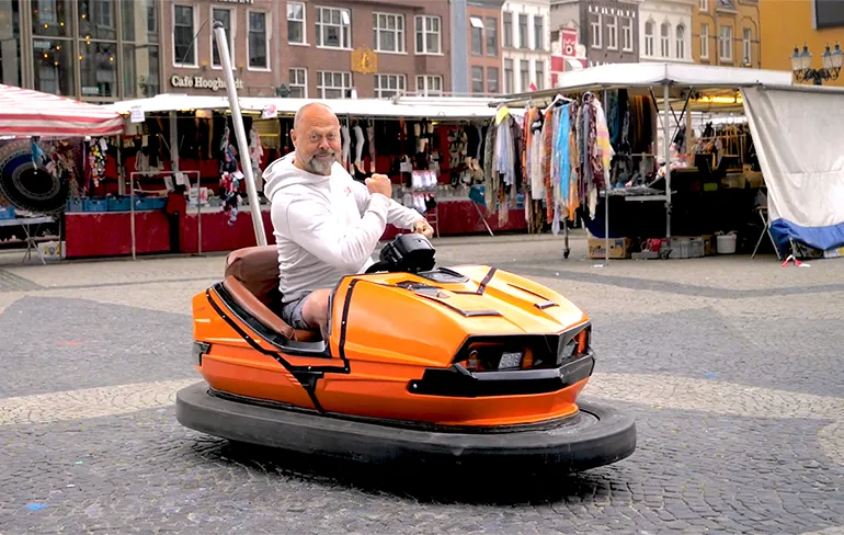 Henri en zijn botsauto maken Groningen een stuk vrolijker