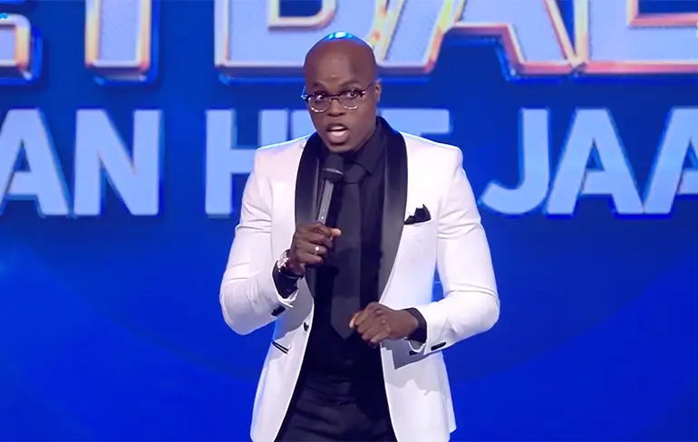 Het slechtste TV-moment van 2019: Jandino tijdens Voetbalgala