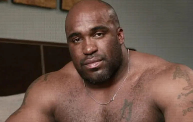 Het verhaal achter de "Wood Sitting On A Bed" meme: Man op bed met grote slurf