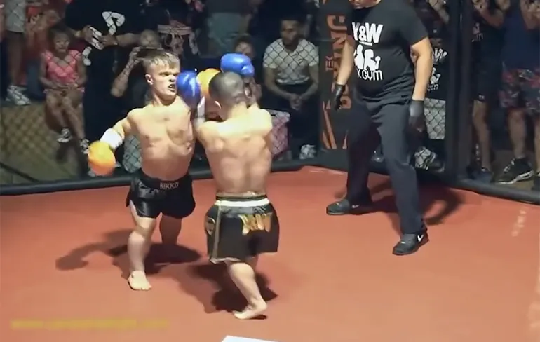 Het verhaal van dwerg Wopke Booijen: De kickbokser van 1.35 meter