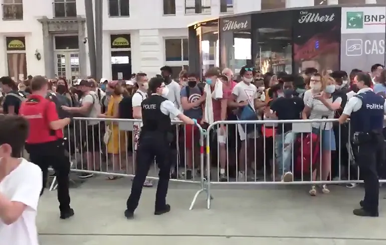 Het was gezellig te druk op het station van het Belgische Oostende