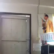 Hilarische oogsnoep: Meisje doet een leuk dansje!