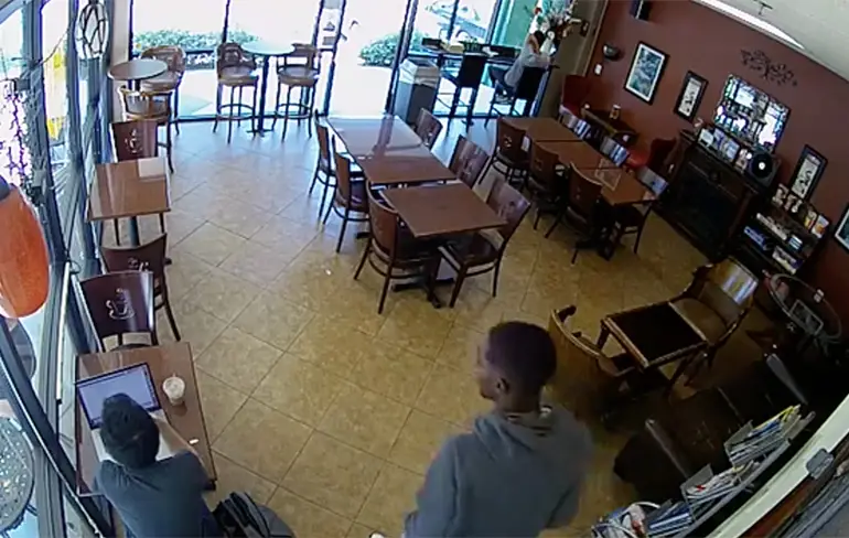 Hoppa, laptop is zo weg bij vestiging van Starbucks