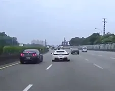 Idioot in Ferrari 458 Spider heeft schijt aan GTR