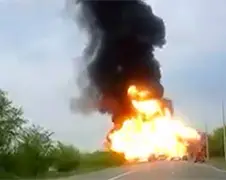 Iets op snelweg Stavropol doet grote BOEM!
