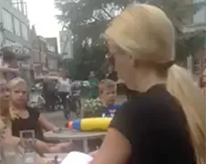 Ik heb een haartje in mijn eten...