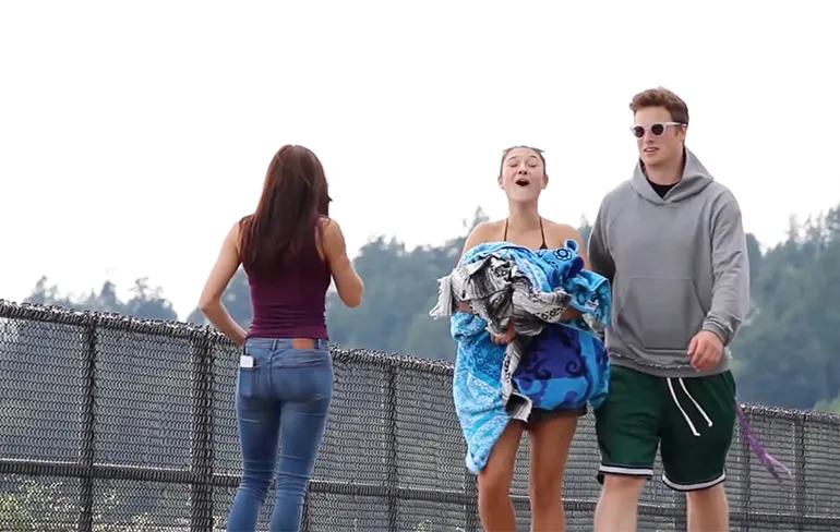 "Ik probeer nog steeds die condoom uit mijn kont te vissen"