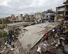 In beeld: Aardbeving Nepal zwaarste in 81 jaar