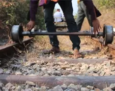 In Cambodja reis je met The Bamboo Train