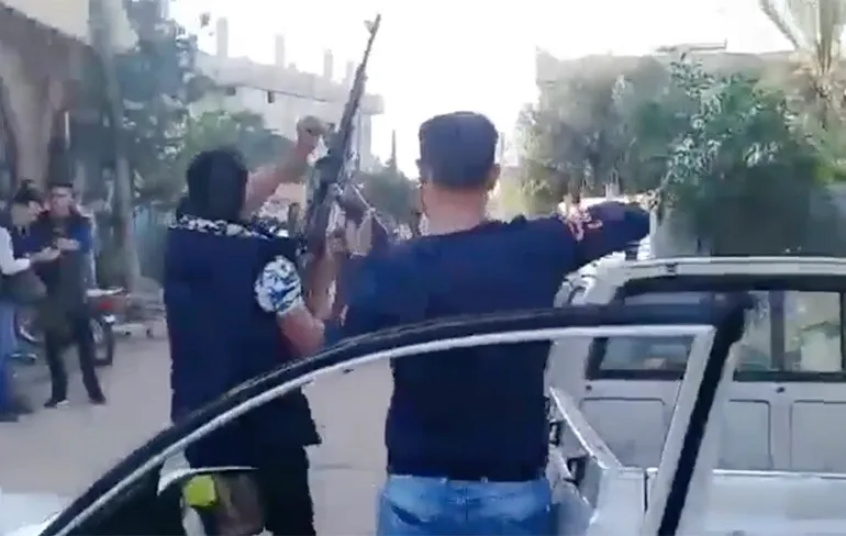 In de lucht schieten tijdens bruiloft in Dera gaat verschrikkelijk fout