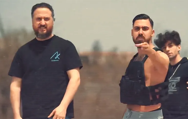 In de repeat of niet: Nummer "Fly" van Sait Cinar en zijn zoon King Kubi