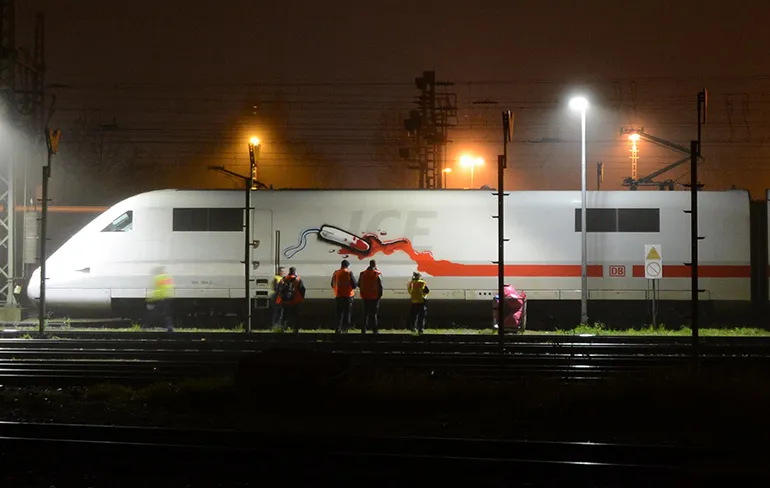 In Duitsland rolt een trein met een tampon door het land...