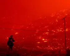In fotovlucht onder andere de grillen van Moeder Aarde
