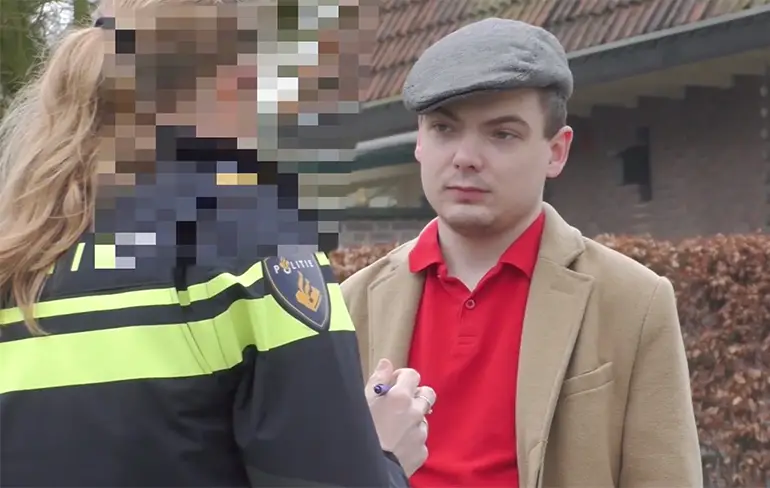 Internet kan uit: Man opgepakt die ooit intiem was geweest met oppashond