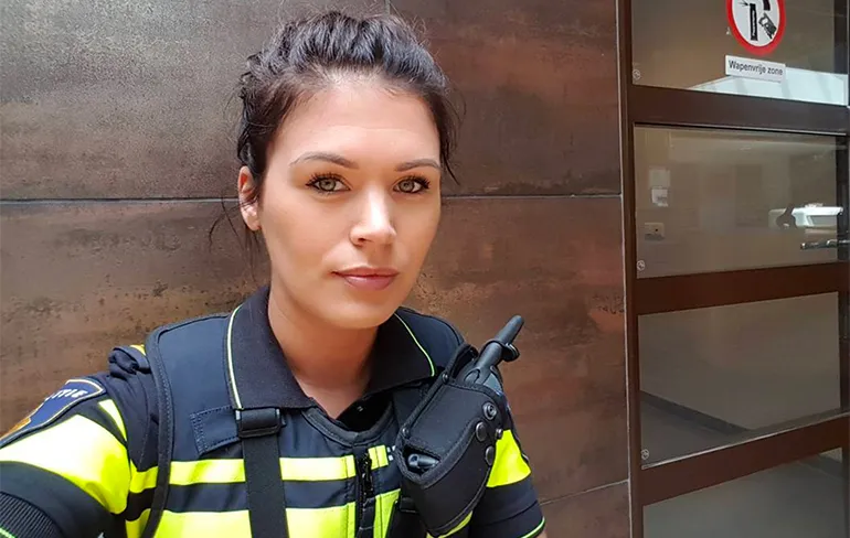 Is Tess de knapste politieagente van Amsterdam?