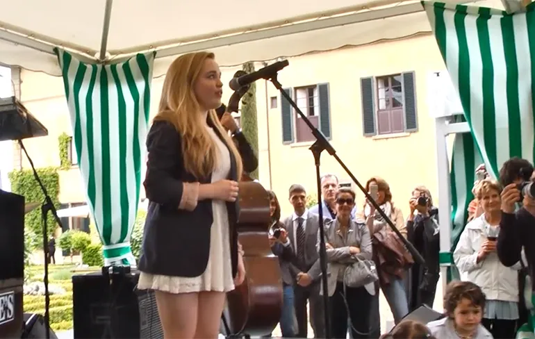 Isabel Suckling krijgt hulp van Sting om Englishman In New York te zingen