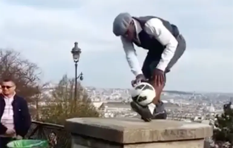 iya Traore is heel erg goed met een bal