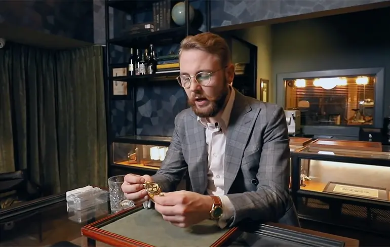 Jasper, de BFF van Ellen DeGeneres, laat heel bizar en prijzig horloge zien