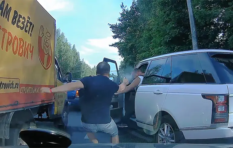 Je kun wel spreken van verharding met road rages in Sint-Petersburg