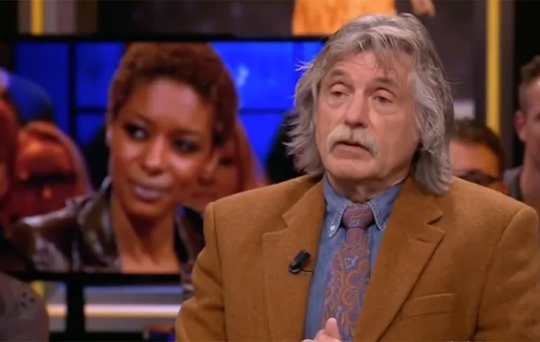 Johan Derksen spreekt: Sylvana Simons nu zo trots als een aapje