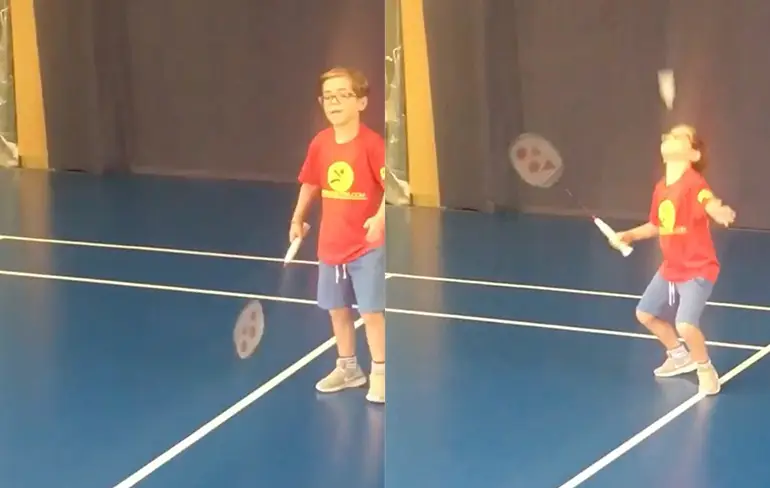 Jongetje begrijpt de regels van badminton niet helemaal