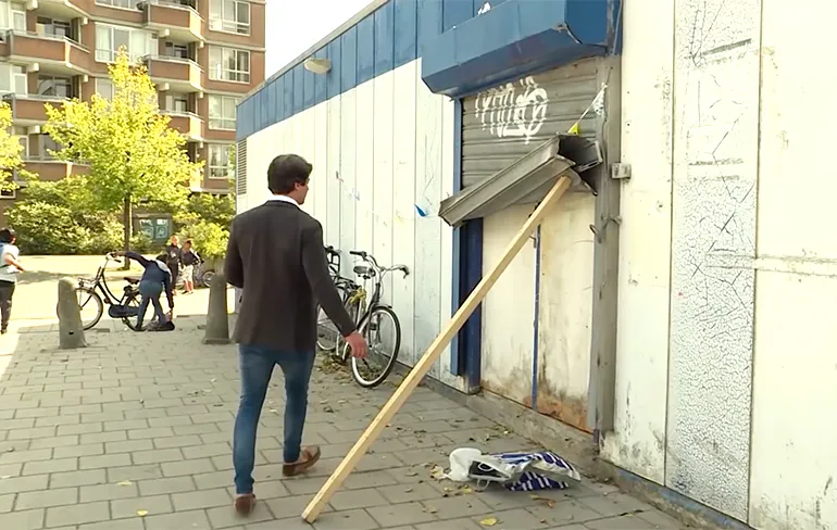 Kan gewoon in Nederland: Krakers We Are Here stelen weer een pand