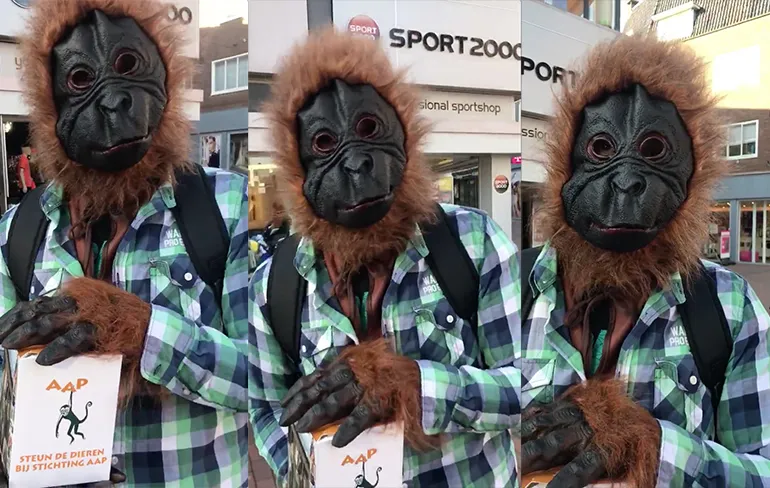 Kelly van der Veer pakt oplichter die voor Stichting Aap collecteert