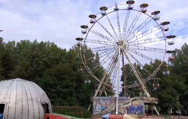 Kijkje in verlaten pretpark dat lijkt op die in Pripjat, Tsjernobyl