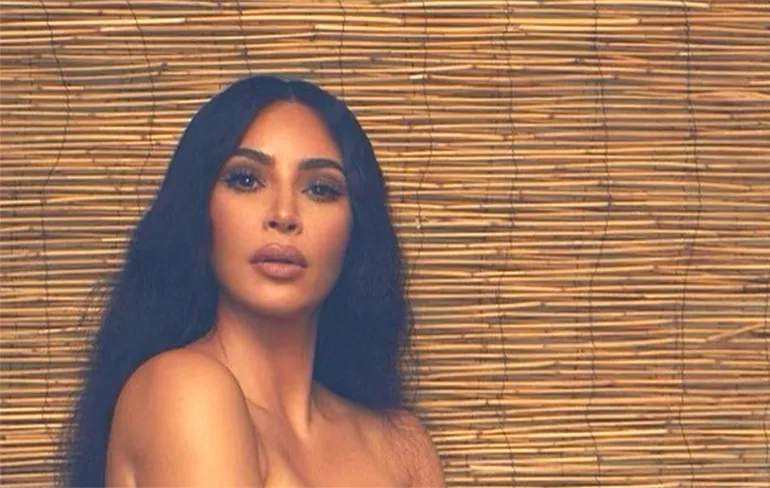 Kim Kardashian laat met foto zien dat Skims Shapewear haar wel staat