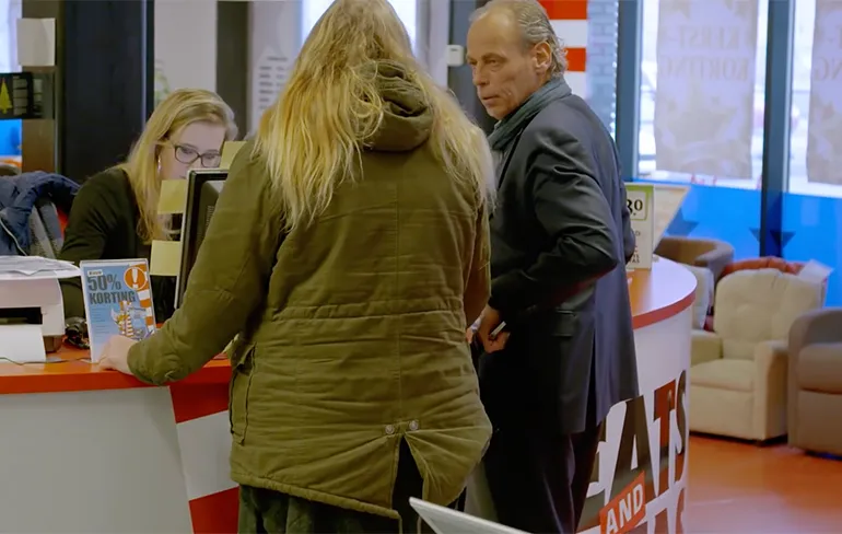 Kimberley is boos op Seats And Sofas!