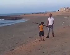 Kind in Libië vuurt raketwerper af