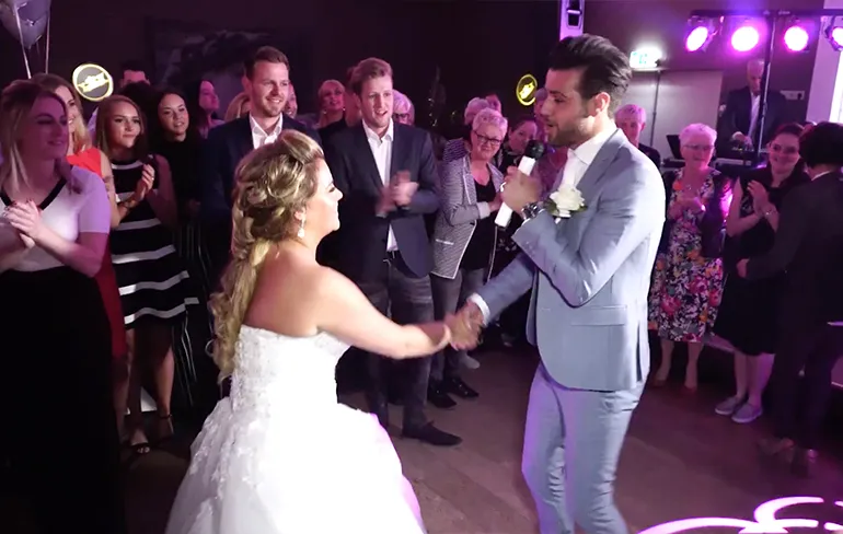 Kind van de duivel als openingsdans op bruiloft