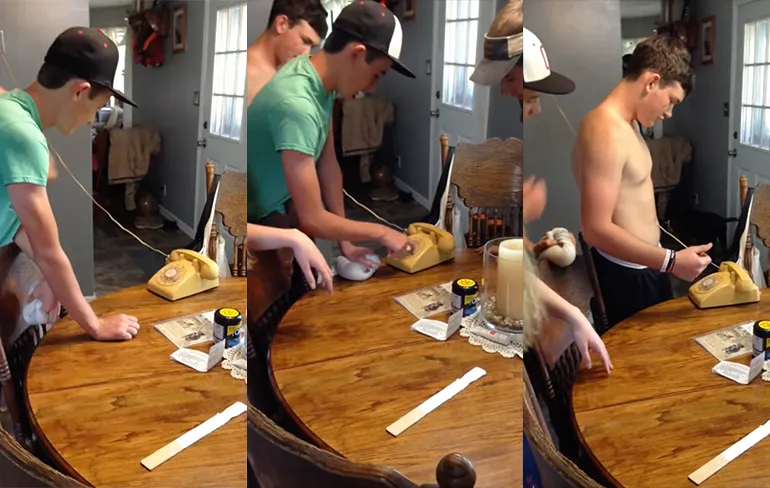 Kinderen weten niet hoe ze met een telefoon met draaischijf moeten bellen