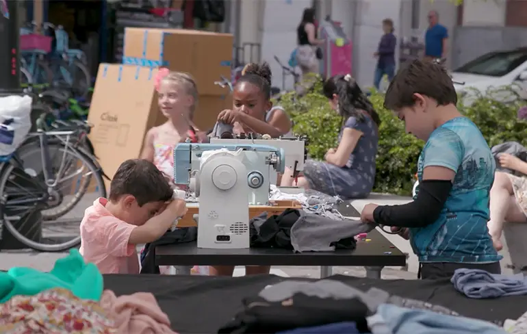 Kleding 100 procent gemaakt door kinderen uit India, heeft u interesse?