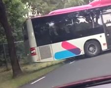 Klungelige buschauffeur mag niet meer rijden na video