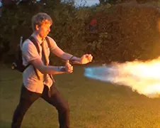 Knakker maakt ook DIY X-Men Pyro vlammenwerper