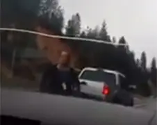 Knettergek wijf heeft wel zin in gezellige Road Rage