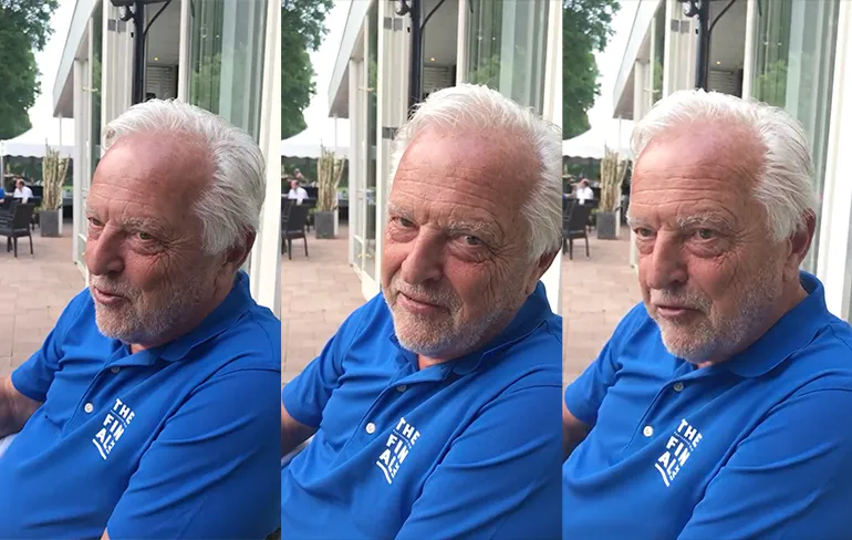 Komt een vent bij een tatoeëerder...