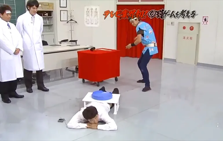 Kontje boren met een tol op Japanse televisie