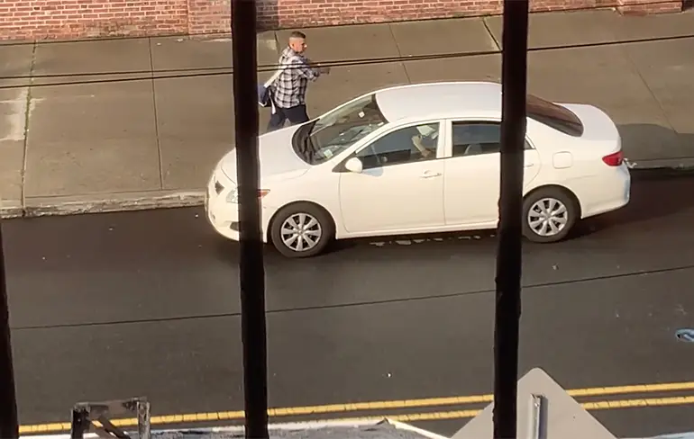 Koppel in Jersey City geeft zero F*%ks en maakt ritje in auto