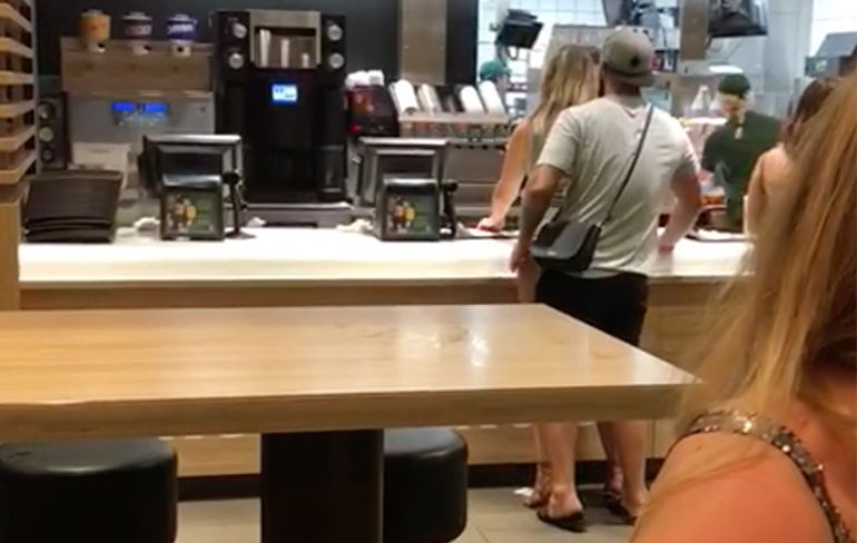 Koppel probeert McDonalds van hun bucketlist af te strepen