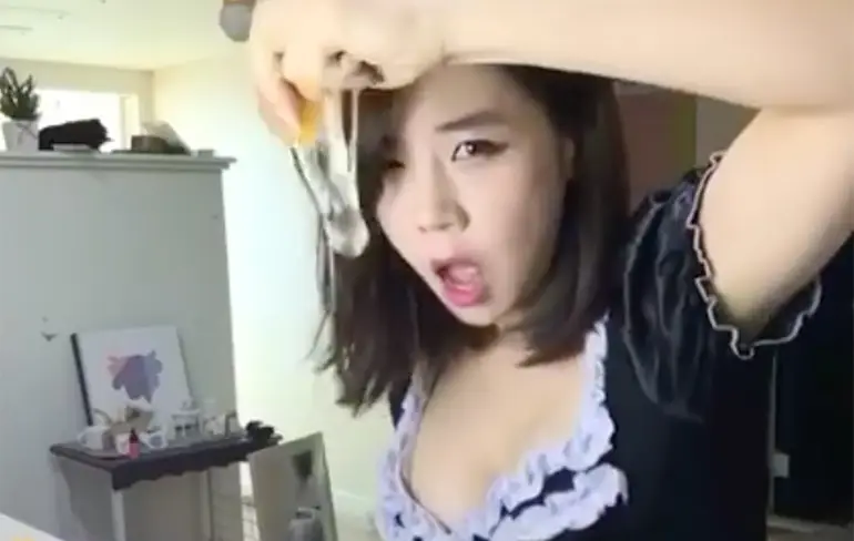 Koreaanse Youtube chick heeft enorme klap van malle molen gehad?