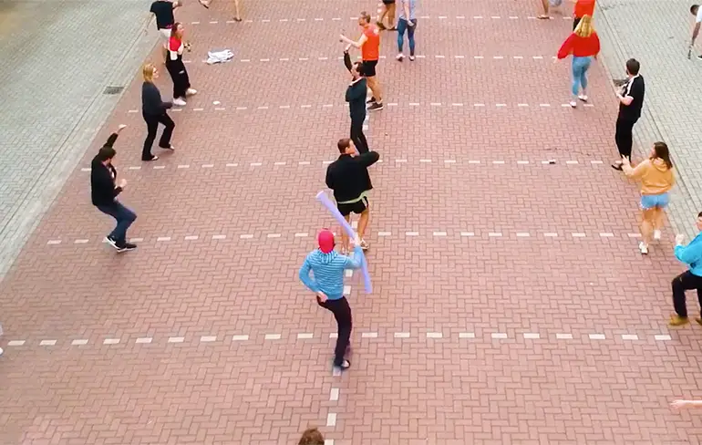 Kun je lekker raven in een anderhalve meter samenleving?