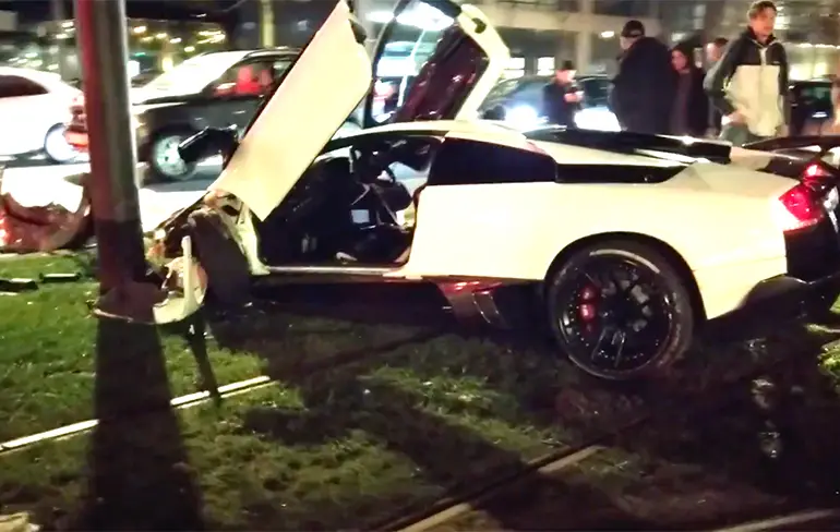 Lamborghini Murciélago total loss na eenzijdig ongeval in Rotterdam